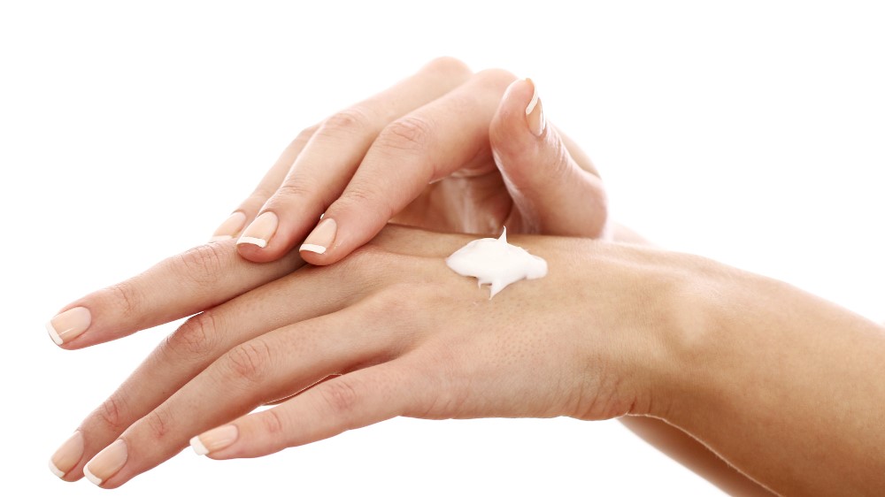 moisturiser-womens-travel-essential